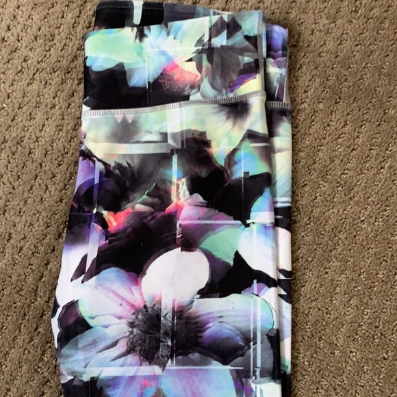 Fabletics leggings - Picture 2 of 3